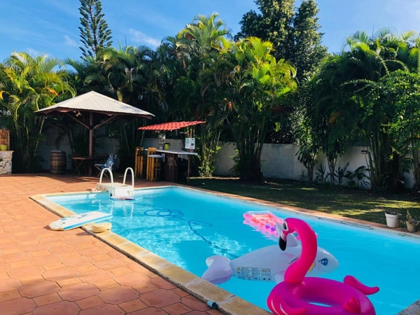 JOLIE MAISON + STUDIO ET PISCINE BAIE MAHAULT (971)