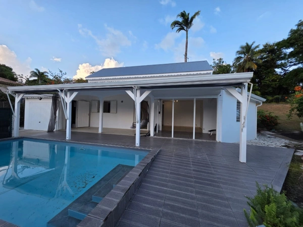 VUE MONTAGNE Superbe villa avec piscine et garage 2 voitures