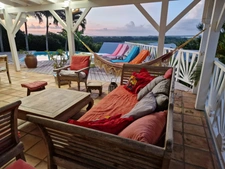VUE MER Superbe villa de standing + T3 piscine à débordement sur 1000 m² à BAIE MAHAULT (971)