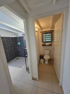 Villa 5 chambres + 2 F2 indépendants sur plus de 2400 m² de terrain