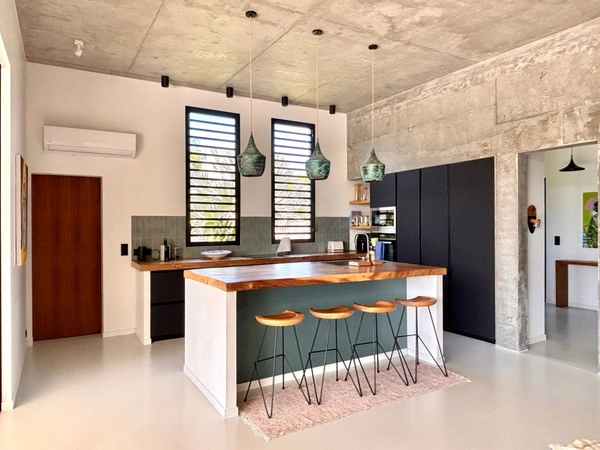 Superbe Villa ultra moderne + 2 dépendances 3 piscines sur 3 243 m² de terrain 
