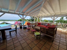 VUE MER Superbe villa de standing + T3 piscine à débordement sur 1000 m² à BAIE MAHAULT (971)