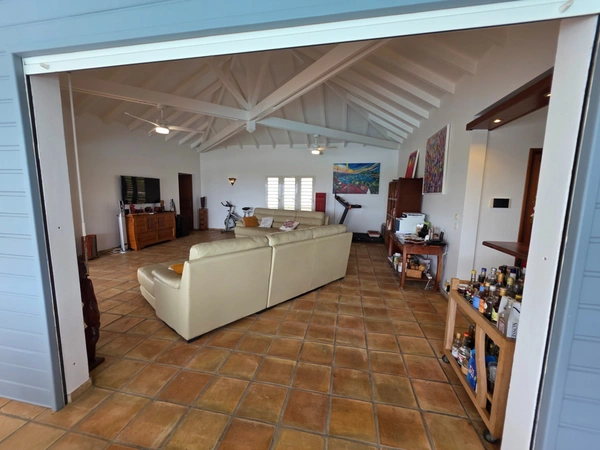 Superbe villa de standing VUE MER + T3 piscine à débordement sur 1000 m² à BAIE MAHAULT (971)