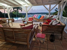 VUE MER Superbe villa de standing + T3 piscine à débordement sur 1000 m² à BAIE MAHAULT (971)