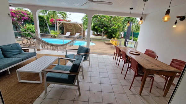 Charmante maison avec piscine et carbet proche plages