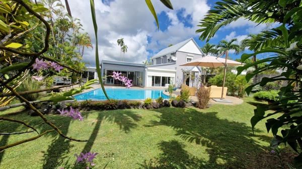 Magnifique villa de standing avec piscine sur 760 m² de terrain