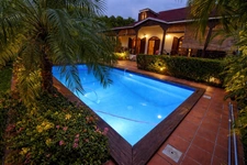 DESHAIES, Villa plage à pied, 2 bungalow, garage et piscine, sur 1 965 m² de terrain arboré