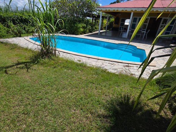 Superbe villa VUE GRAND CUL SAC MARIN avec piscine sur 1001 m² de terrain plat