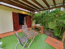 DESHAIES, Villa plage à pied, 2 bungalow, garage et piscine, sur 1 965 m² de terrain arboré