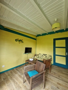 DESHAIES, Villa plage à pied, 2 bungalow, garage et piscine, sur 1 965 m² de terrain arboré