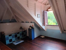 DESHAIES, Villa plage à pied, 2 bungalow, garage et piscine, sur 1 965 m² de terrain arboré