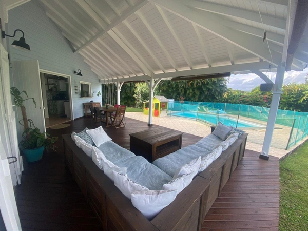 Superbe villa avec piscine dans résidence privée sécurisée, BAIE MAHAULT (971)