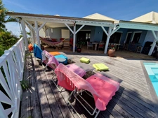 VUE MER Superbe villa de standing + T3 piscine à débordement sur 1000 m² à BAIE MAHAULT (971)