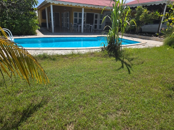 Superbe villa VUE GRAND CUL SAC MARIN avec piscine sur 1001 m² de terrain plat