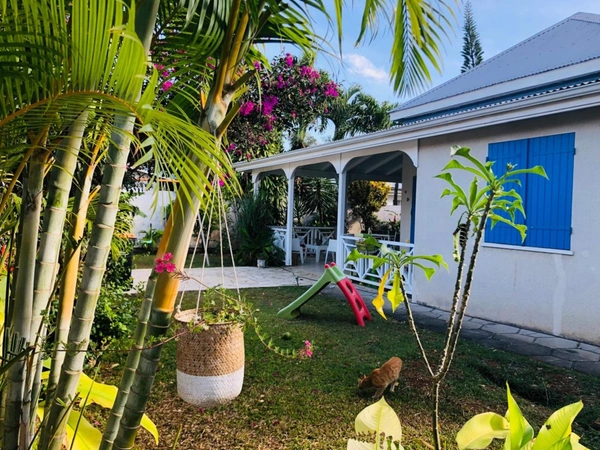 JOLIE MAISON + STUDIO ET PISCINE BAIE MAHAULT (971)