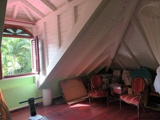 DESHAIES, Villa plage à pied, 2 bungalow, garage et piscine, sur 1 965 m² de terrain arboré