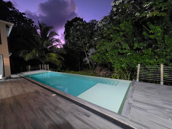 RARE VILLA DE STANDING AVEC PISCINE VUE DEGAGEE 1451 M2 DE TERRAIN