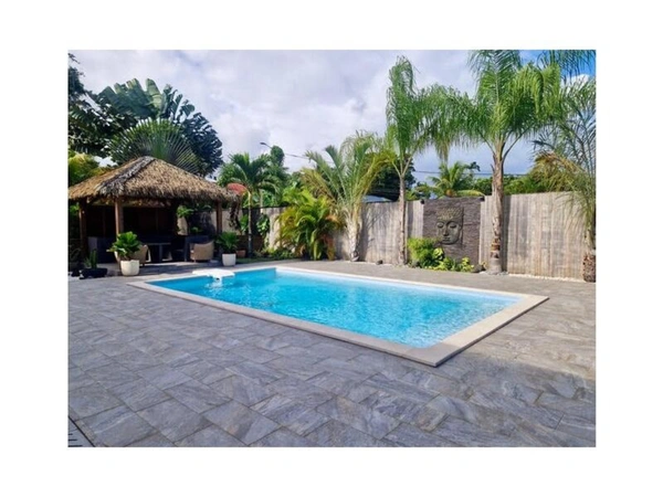Superbe villa 5 pièces avec piscine sur 1000 m² de terrain à BAIE MAHAULT (971)