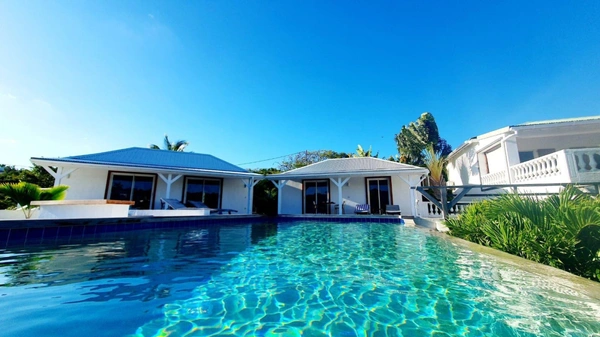 Magnifique villa vue mer et ses dépendances avec piscine SAINT MARTIN (971)