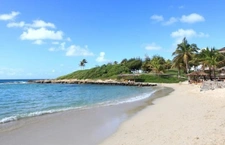 Luxury villa with private beach within walking distance, swimming pool, jacuzzi on 700 m² of land