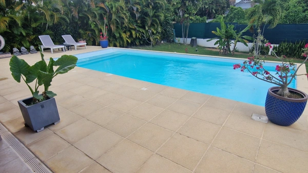 Dampierre, superbe villa T5 avec piscine + bungalow T2 plage à pied sur 980 m² de terrain
