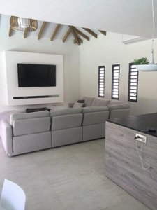 RARE VILLA DE STANDING AVEC PISCINE VUE DEGAGEE 1451 M2 DE TERRAIN
