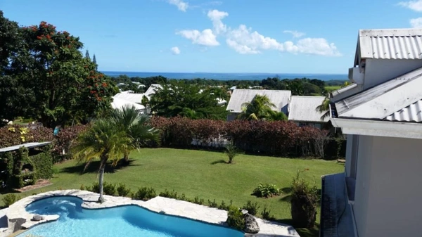 Superbe propriété VUE MER P6 de 282 m² avec piscine, terrain de 2174 m²    