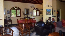 DESHAIES, Villa plage à pied, 2 bungalow, garage et piscine, sur 1 965 m² de terrain arboré