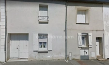 Donnemarie Dontilly, maison de ville avec jardin, granges et garage.