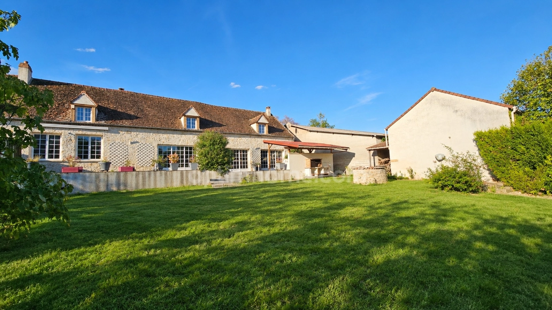 Maison 6 pièces 245 m² · à Longueville · 245 m² · 288 000 €