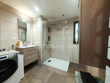 Appartement 3 pièces de plain pied avec terrasse , jardin, garage, parking - Dpe C