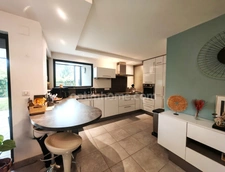 Appartement 3 pièces de plain pied avec terrasse , jardin, garage, parking - Dpe C