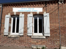 SOUESMES, Ensemble immobilier de 3 appartements/maison avec terrain constructible de 480 m2 en annexe