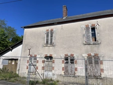 La Chapelotte  Maison de 160 m2 à rénover intégralement avec jardin et garage