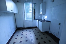 GIEN partie d'immeuble de 3 lots principaux avec garages et caves