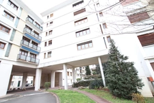 Proche gare et centre ville, appartement deux chambres de 87m2  avec cave, parking,  