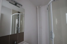 Proche gare et centre ville, appartement deux chambres de 87m2  avec cave, parking,  