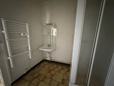 SOUESMES, Ensemble immobilier de 3 appartements/maison avec terrain constructible de 480 m2 en annexe