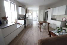MAISON DE VILLE SANS TRAVAUX de 3 chambres plus bureau à 10' de la gare SNCF 