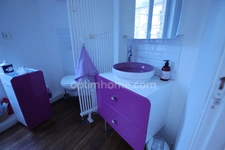 MAISON DE VILLE SANS TRAVAUX de 3 chambres plus bureau à 10' de la gare SNCF 