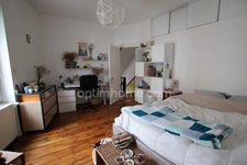 MAISON DE VILLE SANS TRAVAUX de 3 chambres plus bureau à 10' de la gare SNCF 