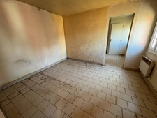 SOUESMES, Ensemble immobilier de 3 appartements/maison avec terrain constructible de 480 m2 en annexe