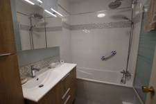 Quartier DUNOIS, appartement de trois chambres en très bon état située dans une petite copropriété de standing