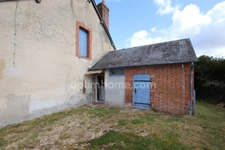 SOUESMES, Maison de campagne en briques de 50 m2, mitoyenne d'un côté,  avec grenier aménageable