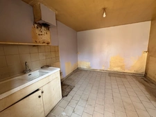 SOUESMES, Ensemble immobilier de 3 appartements/maison avec terrain constructible de 480 m2 en annexe