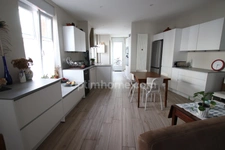 MAISON DE VILLE SANS TRAVAUX de 3 chambres plus bureau à 10' de la gare SNCF 