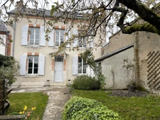 MAISON DE VILLE SANS TRAVAUX proche Orléans Madeleine de 135 m2 avec stationnement