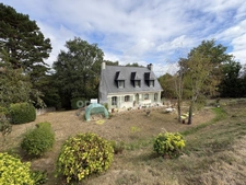 LA GACILLY Maison familiale sur sous-sol complet de 5 chambres en excellent état VENDUE en VIAGER occupé