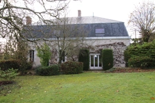 REUILLY,  commune à seulement 20' au sud de VIERZON, Maison Bourgeoise en très bon état de 200 m2