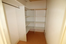GIEN partie d'immeuble de 3 lots principaux avec garages et caves